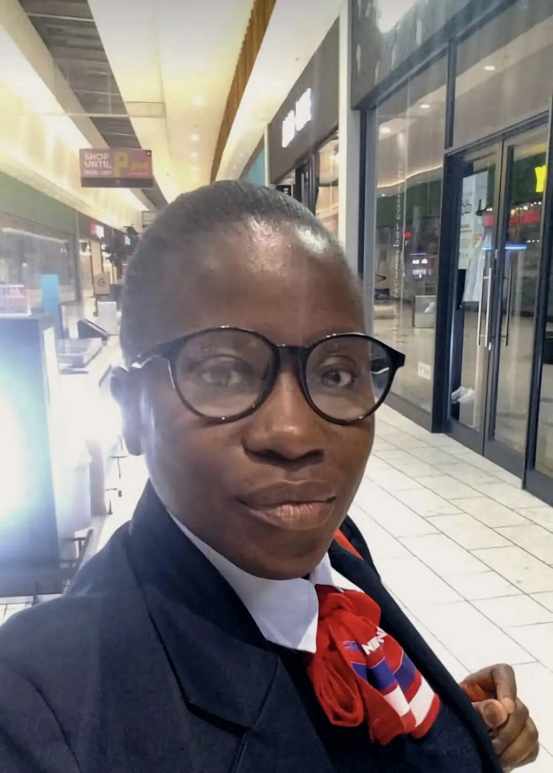 A ZENOSC officer in uniform at a shopping centre